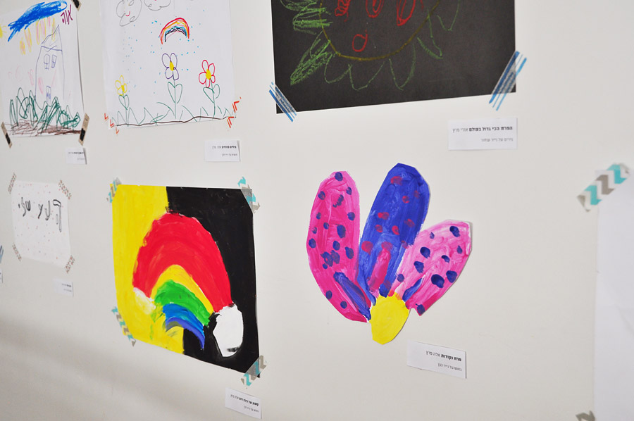 תערוכת אמנות של ילדים | ציורי ילדים | פעילות לחופש עם ילדים | בלוג "סימני דרך" | naamasimanim.co.il